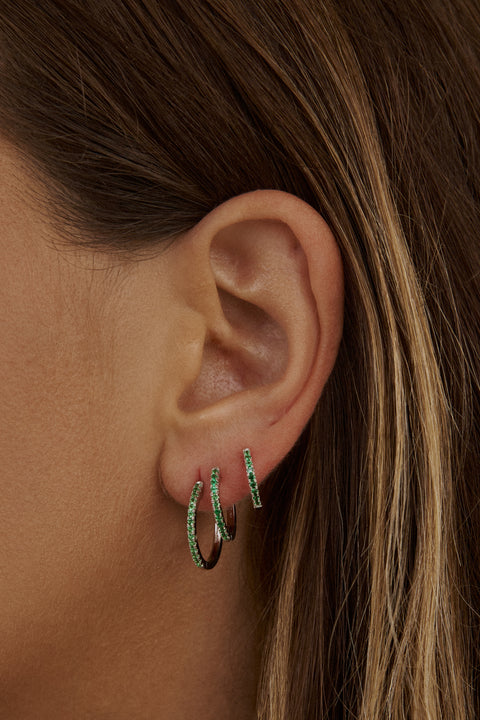 12.5mm Emerald Single Row Huggie