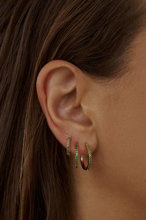 12.5mm Emerald Single Row Huggie